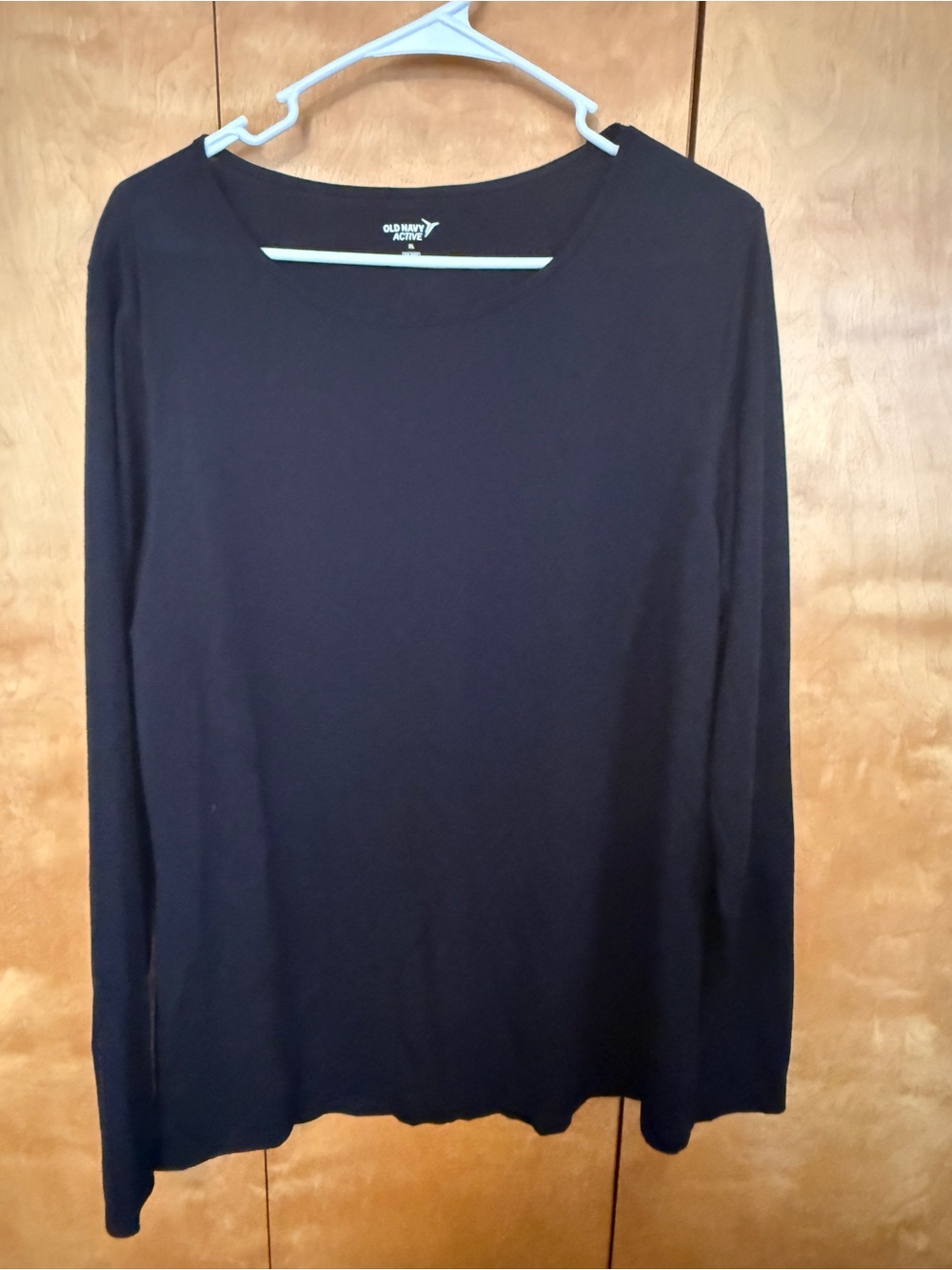 Old Navy Women’s Long-Sleeve Active Ultra Lite Crewneck Top - Black Size XL